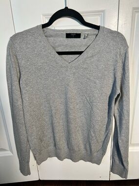 Tahari Light Gray V-Neck cotton/cashmere Sweater